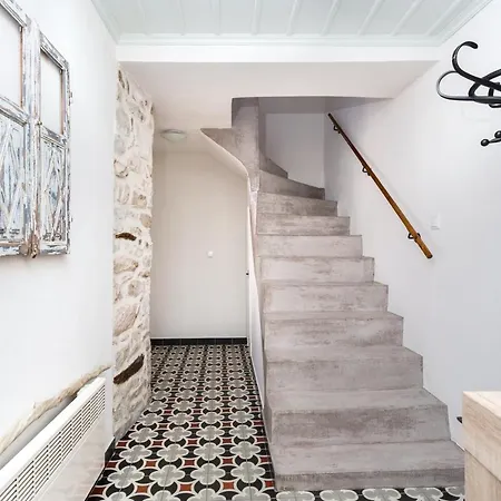 Restored 1902 Stone House With Superb Sea View Feriehus