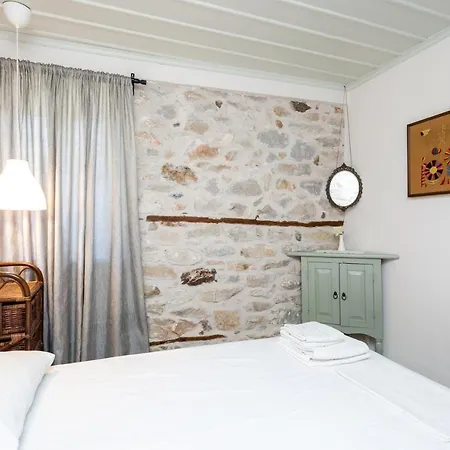 Feriehus Restored 1902 Stone House With Superb Sea View *