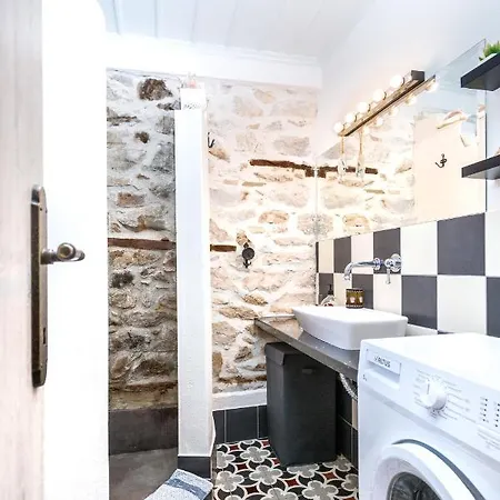 Restored 1902 Stone House With Superb Sea View Feriehus *