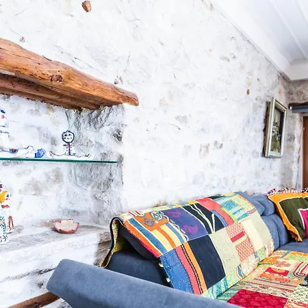 Feriehus Restored 1902 Stone House With Superb Sea View