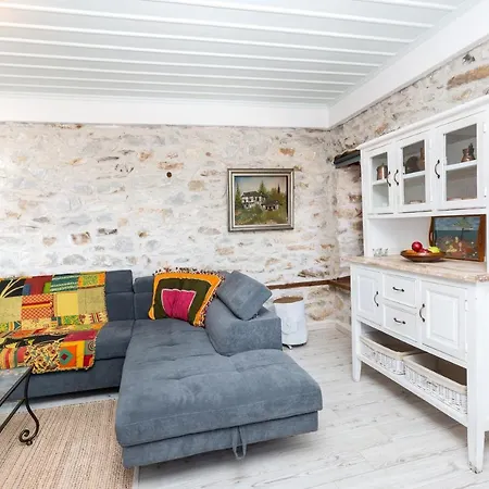 Feriehus Restored 1902 Stone House With Superb Sea View Kallirákhi