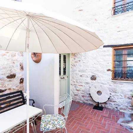 Restored 1902 Stone House With Superb Sea View *