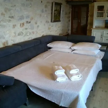 Feriehus Restored 1902 Stone House With Superb Sea View